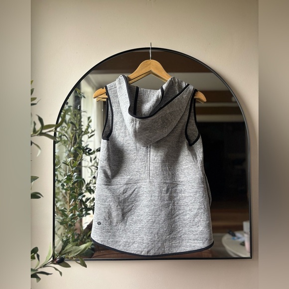 Lululemon | insculpt hooded vest | size 8 - Picture 7 of 7